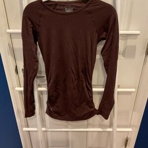 Athleta Long Sleeve Tee Sparkly Burgundy Running Shirt 558